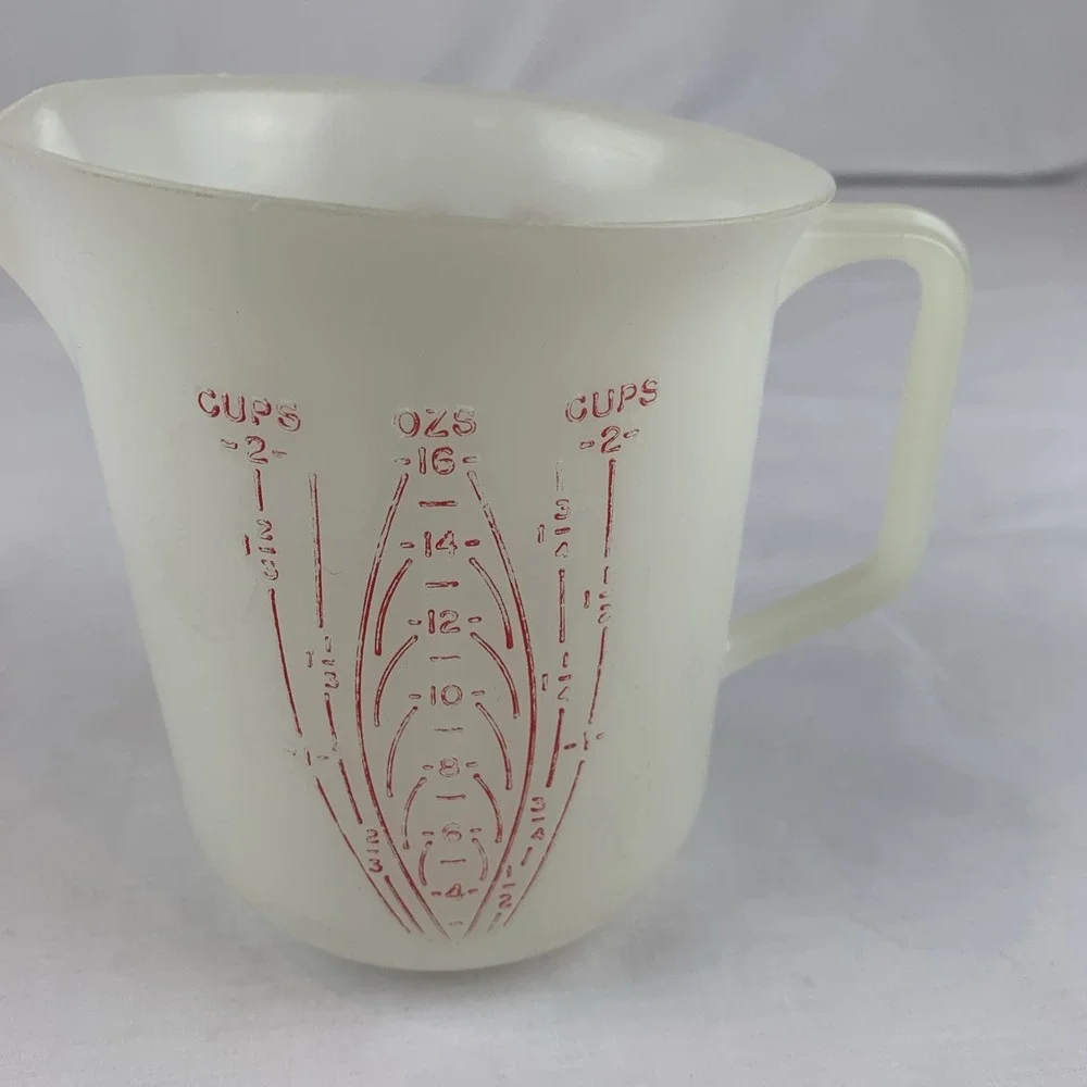 Vtg Tupperware 2 Cup Measuring Pitcher #134-2 Made In USA Red Lettering